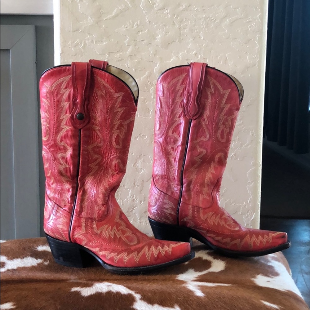 Women’s snip toe western boots